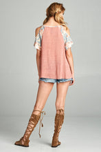 Load image into Gallery viewer, Cold Shoulder Floral Top