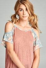 Load image into Gallery viewer, Cold Shoulder Floral Top
